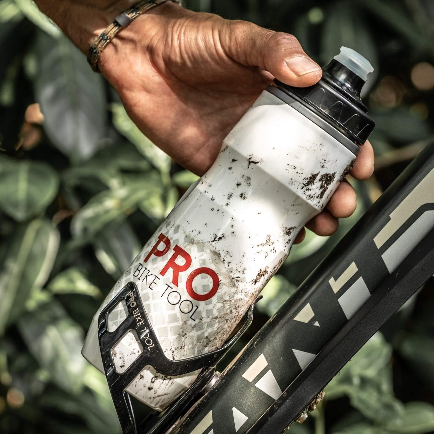 PRO BIKE TOOL Insulated Bike Water Bottle 680 ml 24 oz – Sports Carry Loop – for All Fitness and Cycling – Keep Drinks Cold, Longer – Soft Silicone Mouthpiece – Fast Flow Valve – Easy Squeeze Bidon